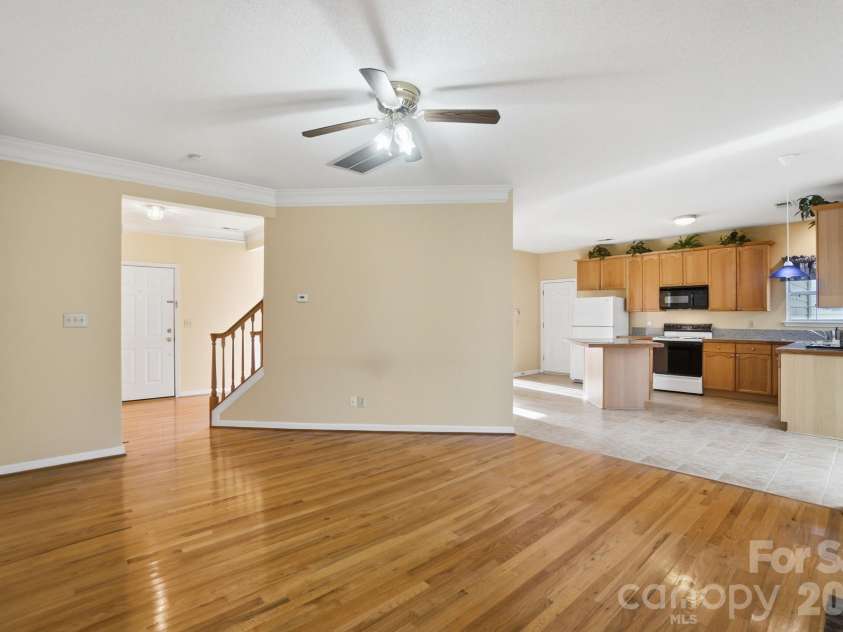 8721 Woodcock Lane, Charlotte, NC 28216.  MLS# CAR4363053, YatesRealty ID 14973. 