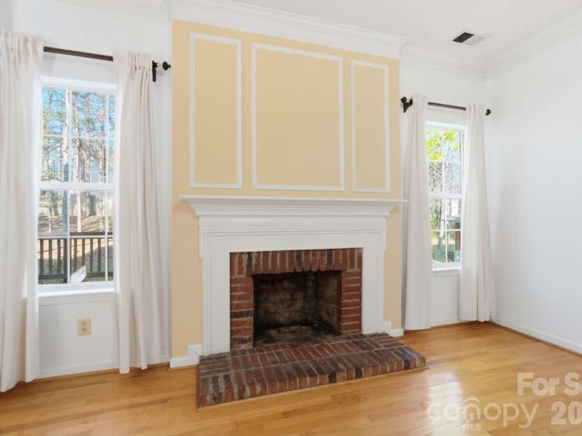 8721 Woodcock Lane, Charlotte, NC 28216.  MLS# CAR4363053, YatesRealty ID 14973. 