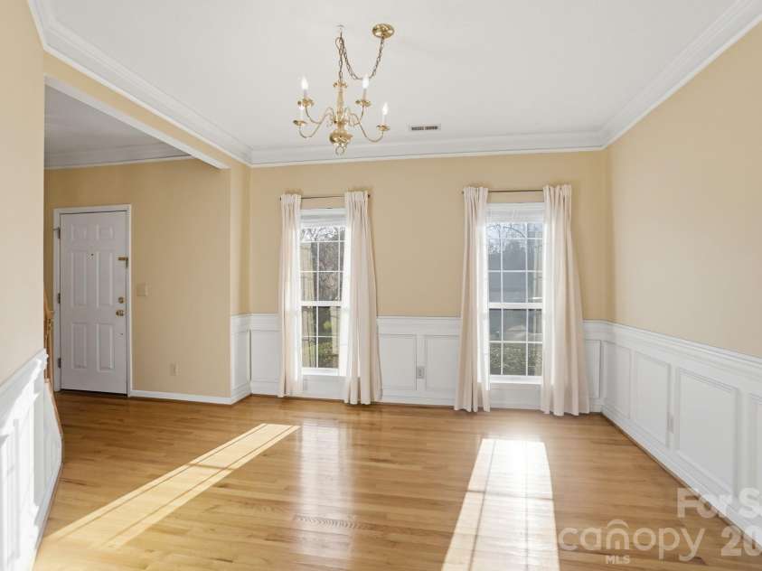 8721 Woodcock Lane, Charlotte, NC 28216.  MLS# CAR4363053, YatesRealty ID 14973. 