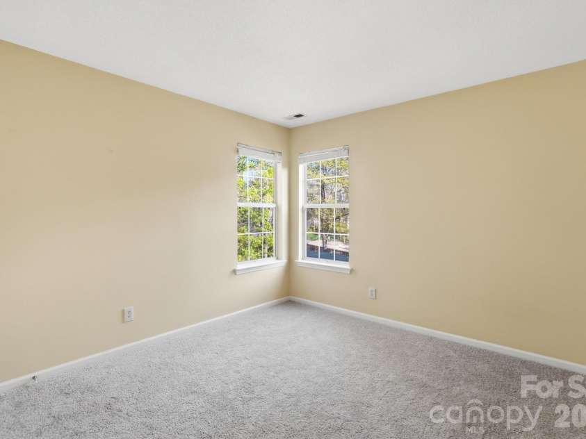 8721 Woodcock Lane, Charlotte, NC 28216.  MLS# CAR4363053, YatesRealty ID 14973. 