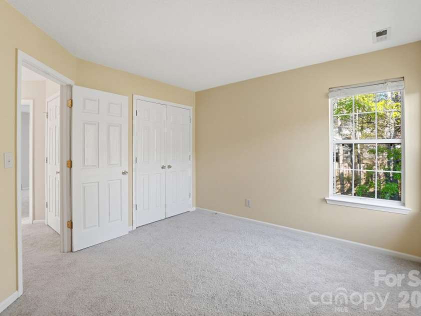 8721 Woodcock Lane, Charlotte, NC 28216.  MLS# CAR4363053, YatesRealty ID 14973. 