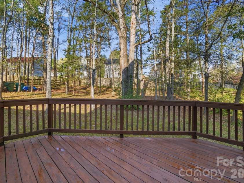 8721 Woodcock Lane, Charlotte, NC 28216.  MLS# CAR4363053, YatesRealty ID 14973. 