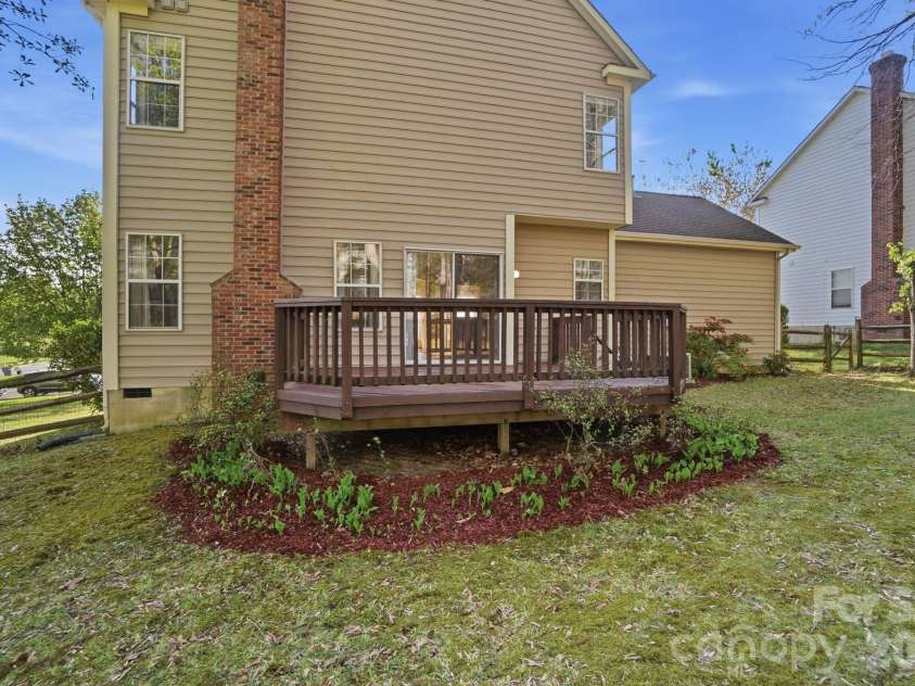 8721 Woodcock Lane, Charlotte, NC 28216.  MLS# CAR4363053, YatesRealty ID 14973. 