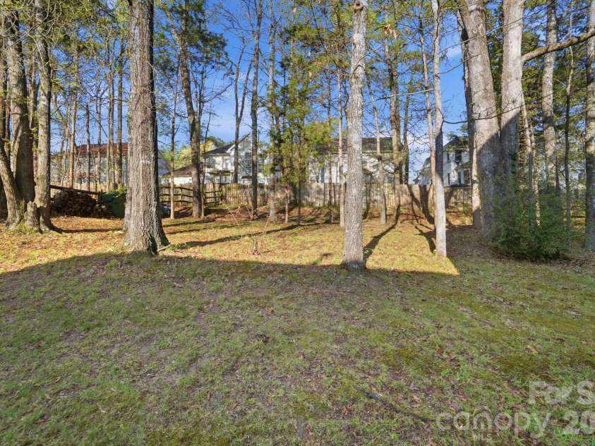 8721 Woodcock Lane, Charlotte, NC 28216.  MLS# CAR4363053, YatesRealty ID 14973. 
