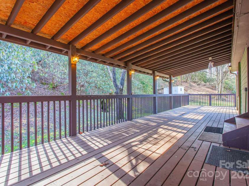 7150 Yellow Creek Road, Robbinsville, NC 28771.  MLS# CAR4263618, YatesRealty ID 14974. 