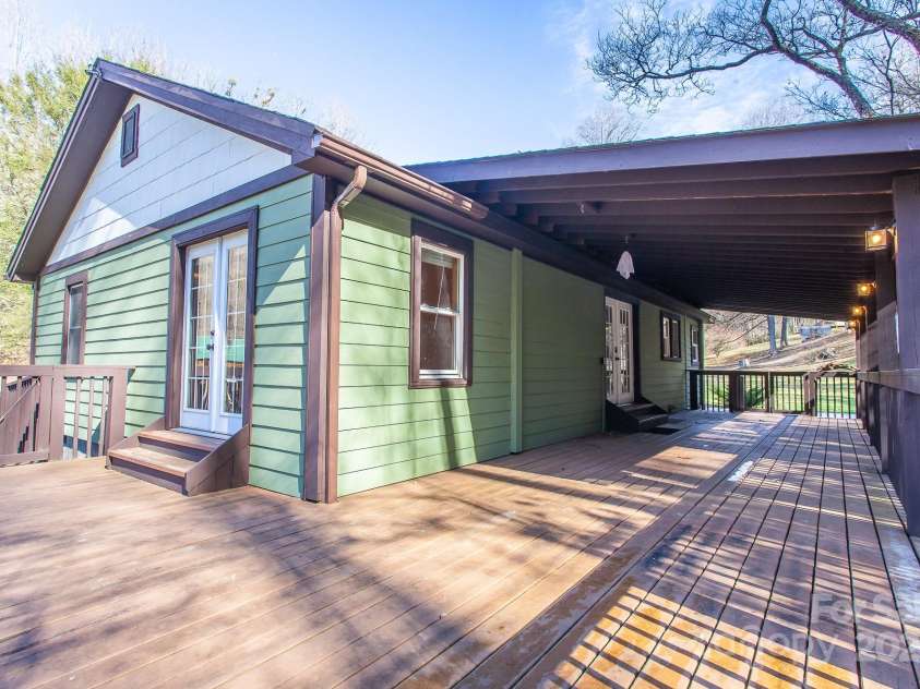 7150 Yellow Creek Road, Robbinsville, NC 28771.  MLS# CAR4263618, YatesRealty ID 14974. 