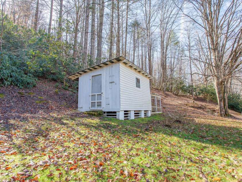 7150 Yellow Creek Road, Robbinsville, NC 28771.  MLS# CAR4263618, YatesRealty ID 14974. 