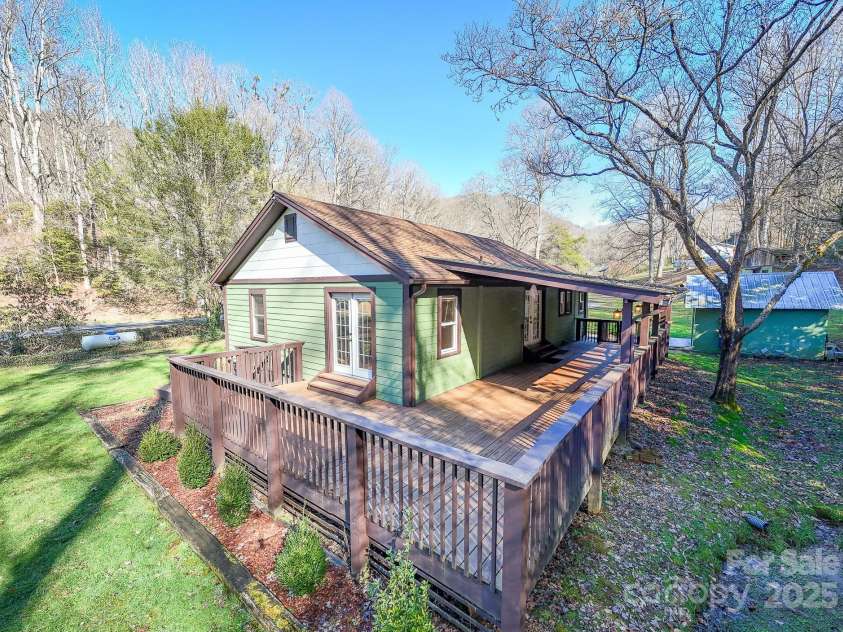 7150 Yellow Creek Road, Robbinsville, NC 28771.  MLS# CAR4263618, YatesRealty ID 14974. 