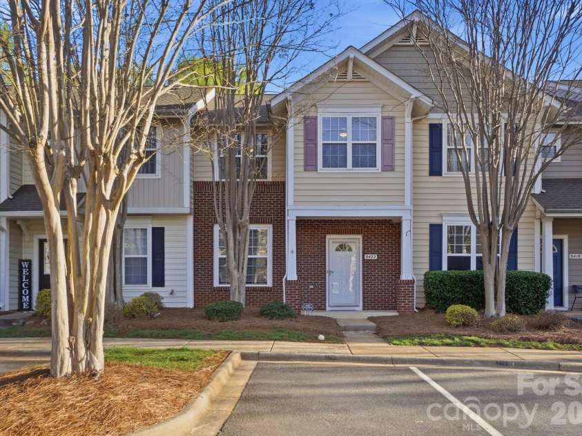 8422 Chaceview Court, Charlotte, NC 28269.  MLS# CAR4357577, YatesRealty ID 14974. 