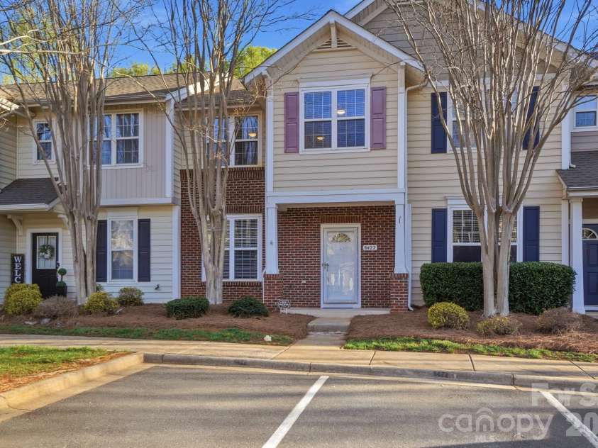 8422 Chaceview Court, Charlotte, NC 28269.  MLS# CAR4357577, YatesRealty ID 14974. 
