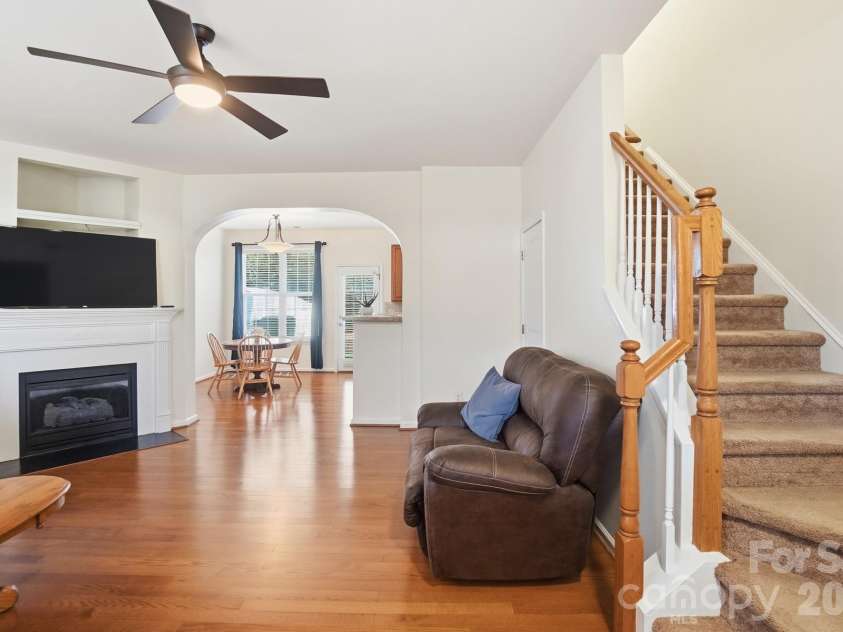 8422 Chaceview Court, Charlotte, NC 28269.  MLS# CAR4357577, YatesRealty ID 14974. 