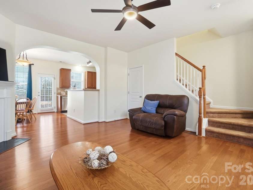 8422 Chaceview Court, Charlotte, NC 28269.  MLS# CAR4357577, YatesRealty ID 14974. 