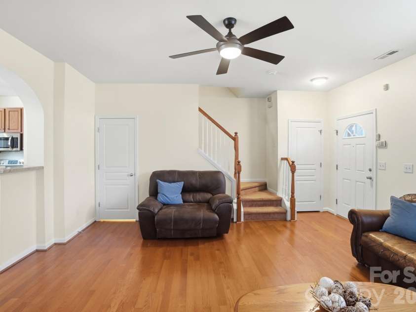 8422 Chaceview Court, Charlotte, NC 28269.  MLS# CAR4357577, YatesRealty ID 14974. 