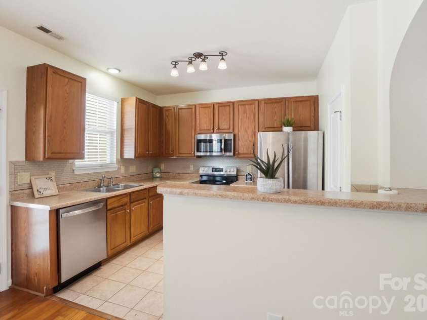 8422 Chaceview Court, Charlotte, NC 28269.  MLS# CAR4357577, YatesRealty ID 14974. 