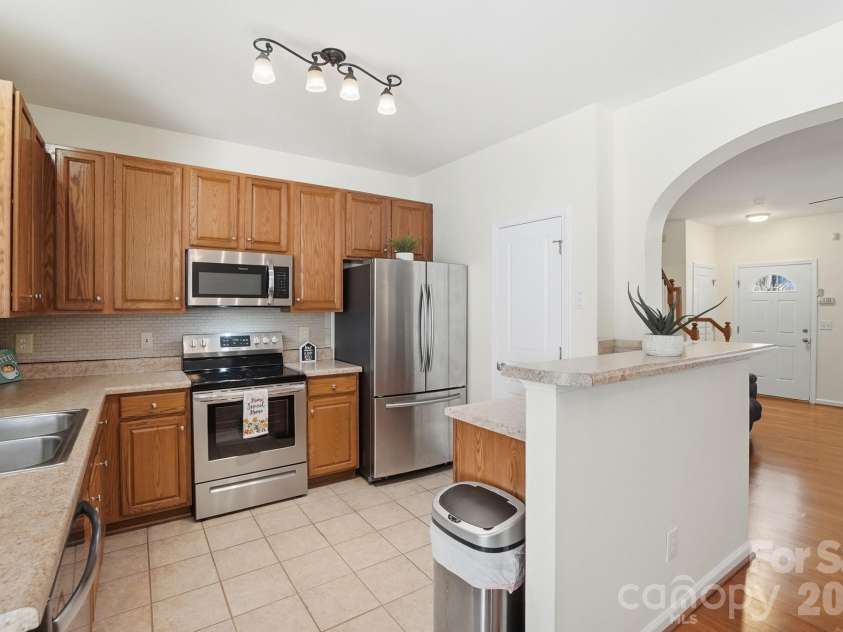 8422 Chaceview Court, Charlotte, NC 28269.  MLS# CAR4357577, YatesRealty ID 14974. 