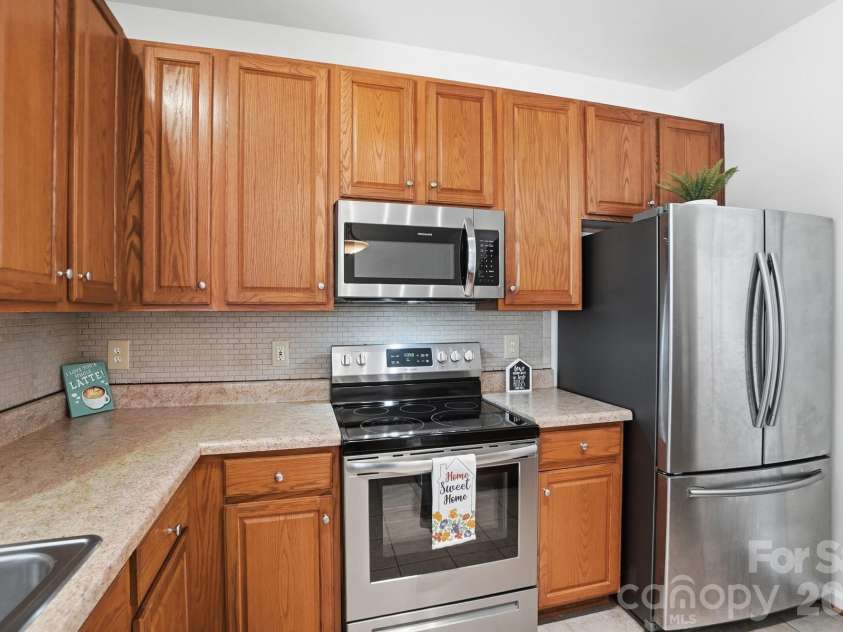 8422 Chaceview Court, Charlotte, NC 28269.  MLS# CAR4357577, YatesRealty ID 14974. 