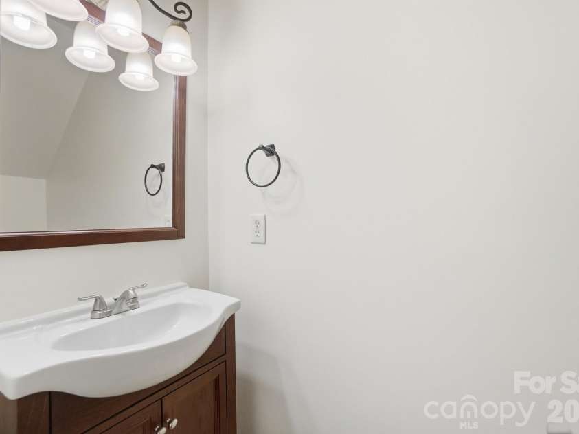 8422 Chaceview Court, Charlotte, NC 28269.  MLS# CAR4357577, YatesRealty ID 14974. 