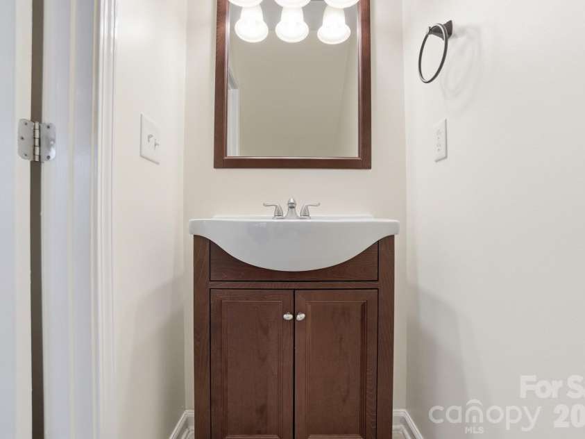 8422 Chaceview Court, Charlotte, NC 28269.  MLS# CAR4357577, YatesRealty ID 14974. 