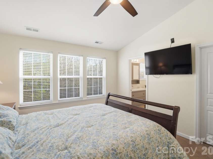 8422 Chaceview Court, Charlotte, NC 28269.  MLS# CAR4357577, YatesRealty ID 14974. 