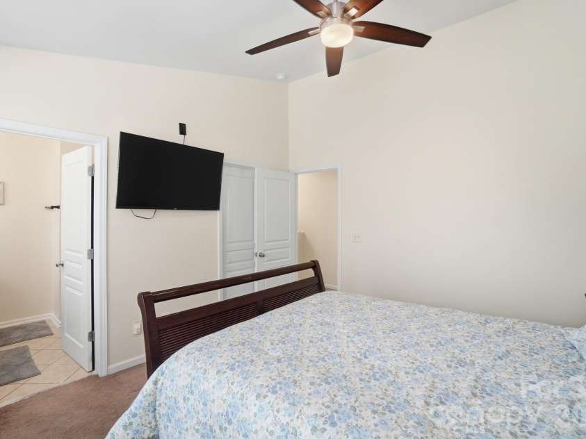8422 Chaceview Court, Charlotte, NC 28269.  MLS# CAR4357577, YatesRealty ID 14974. 