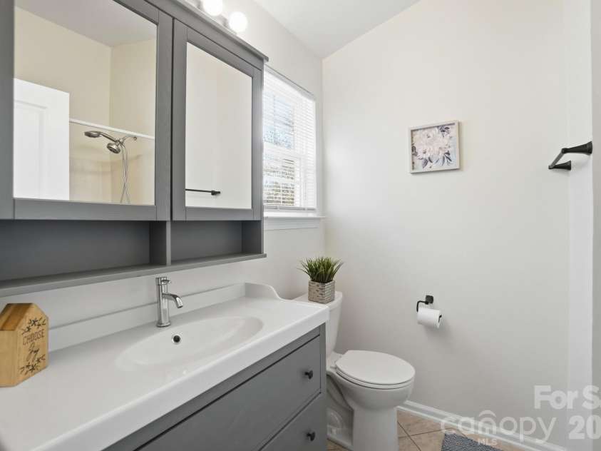 8422 Chaceview Court, Charlotte, NC 28269.  MLS# CAR4357577, YatesRealty ID 14974. 