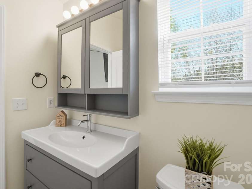 8422 Chaceview Court, Charlotte, NC 28269.  MLS# CAR4357577, YatesRealty ID 14974. 