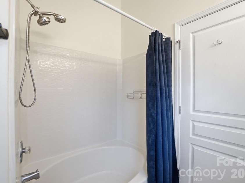 8422 Chaceview Court, Charlotte, NC 28269.  MLS# CAR4357577, YatesRealty ID 14974. 
