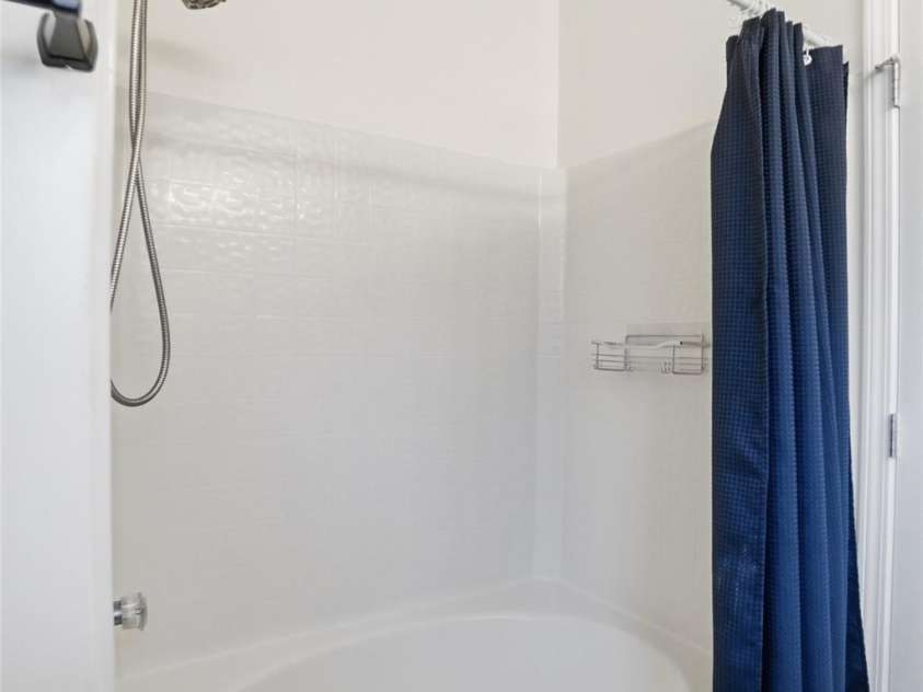 8422 Chaceview Court, Charlotte, NC 28269.  MLS# CAR4357577, YatesRealty ID 14974. 