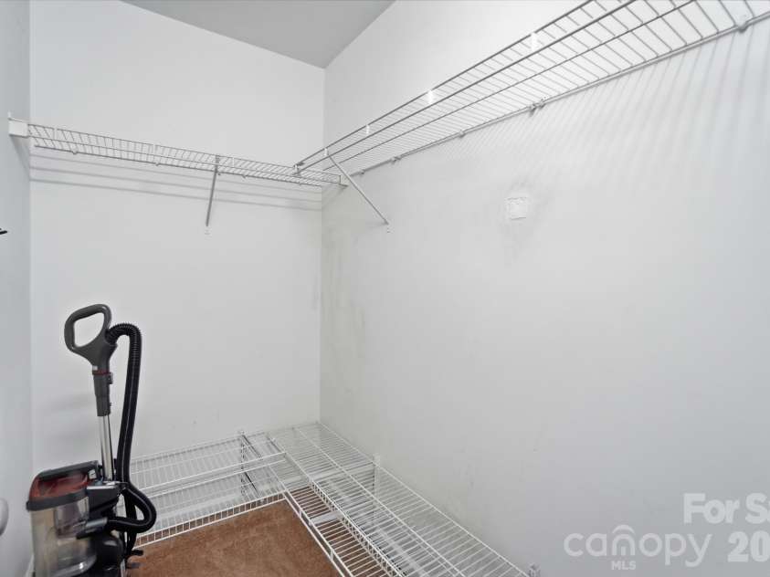 8422 Chaceview Court, Charlotte, NC 28269.  MLS# CAR4357577, YatesRealty ID 14974. 