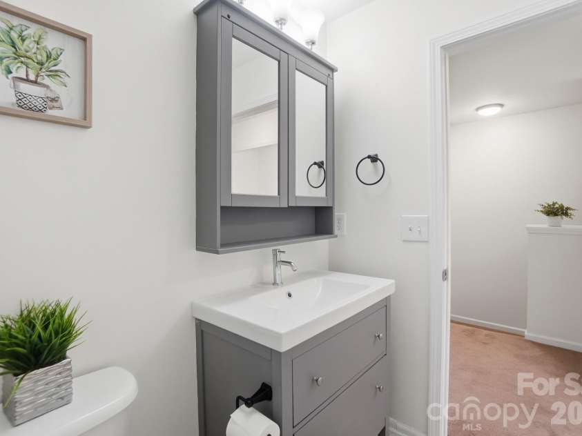 8422 Chaceview Court, Charlotte, NC 28269.  MLS# CAR4357577, YatesRealty ID 14974. 