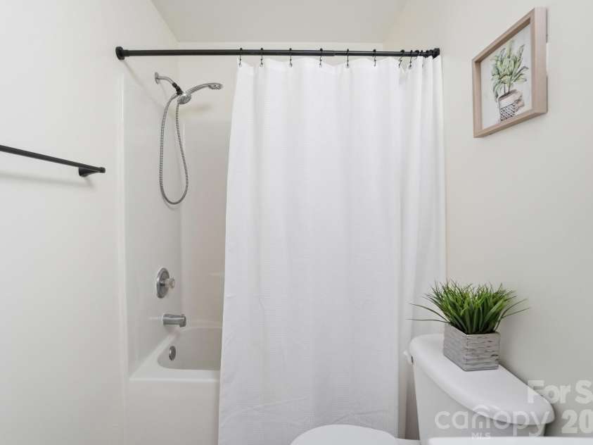 8422 Chaceview Court, Charlotte, NC 28269.  MLS# CAR4357577, YatesRealty ID 14974. 