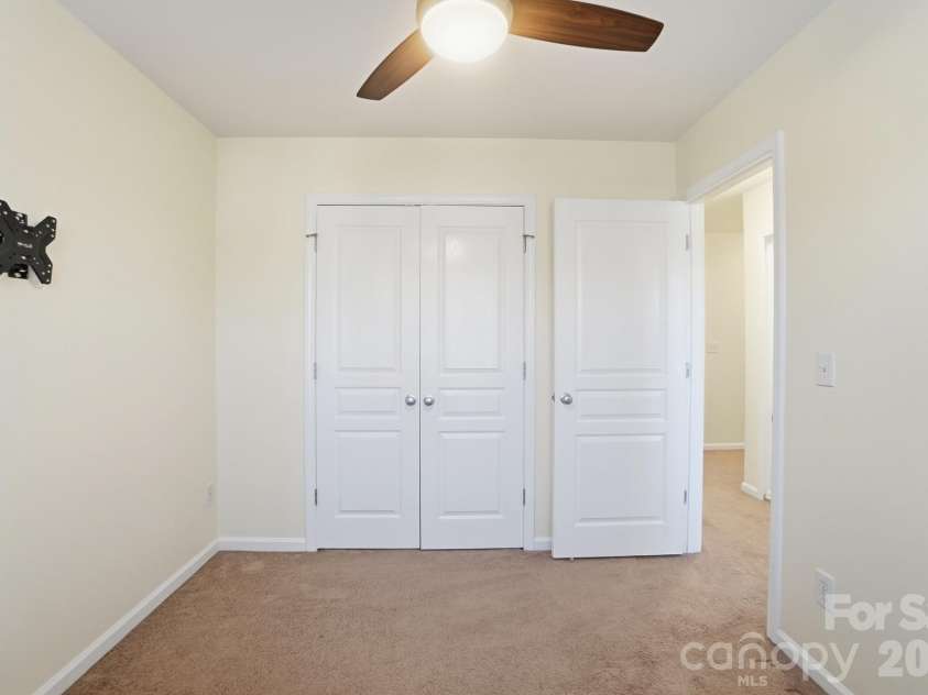 8422 Chaceview Court, Charlotte, NC 28269.  MLS# CAR4357577, YatesRealty ID 14974. 