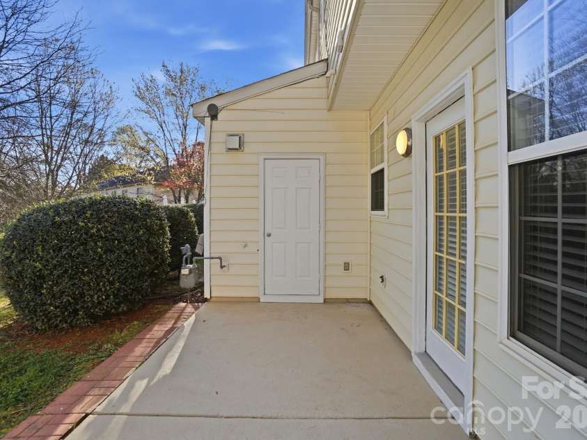 8422 Chaceview Court, Charlotte, NC 28269.  MLS# CAR4357577, YatesRealty ID 14974. 