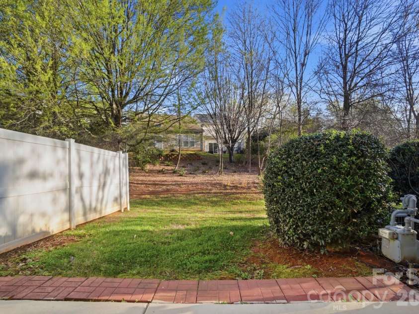 8422 Chaceview Court, Charlotte, NC 28269.  MLS# CAR4357577, YatesRealty ID 14974. 