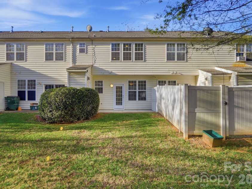 8422 Chaceview Court, Charlotte, NC 28269.  MLS# CAR4357577, YatesRealty ID 14974. 