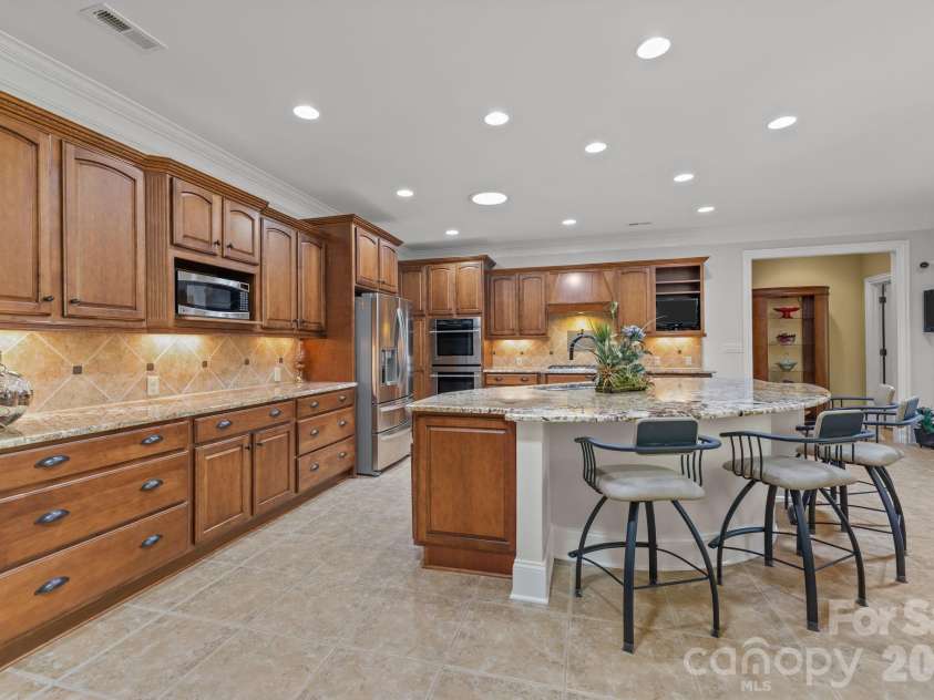 13249 Belle Grove Manor Lane, Matthews, NC 28105.  MLS# CAR4362893, YatesRealty ID 14975. 