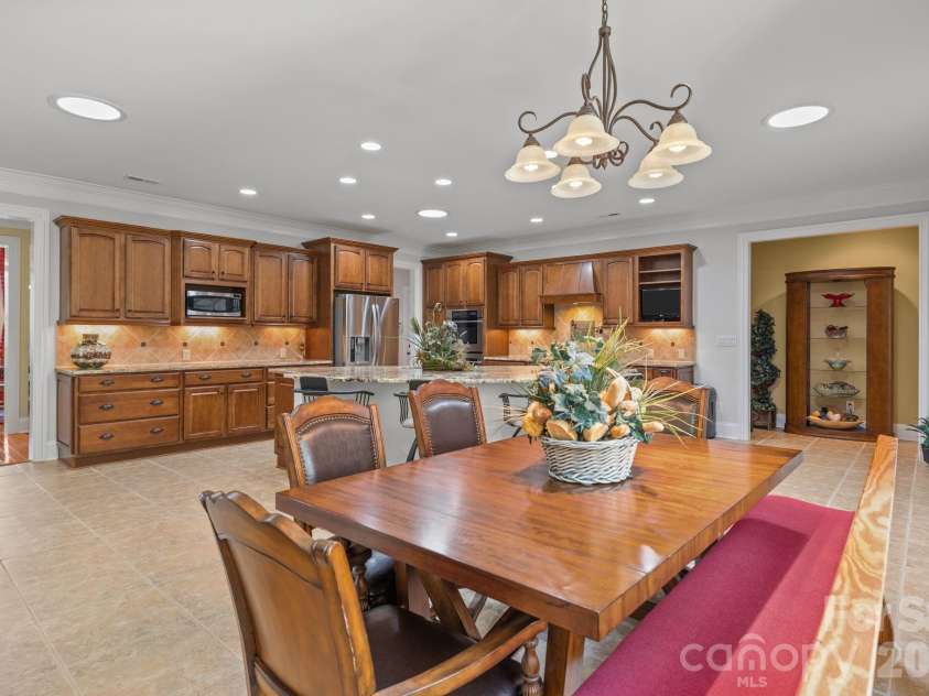 13249 Belle Grove Manor Lane, Matthews, NC 28105.  MLS# CAR4362893, YatesRealty ID 14975. 