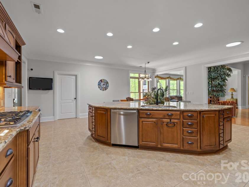13249 Belle Grove Manor Lane, Matthews, NC 28105.  MLS# CAR4362893, YatesRealty ID 14975. 