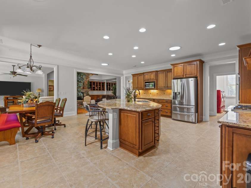 13249 Belle Grove Manor Lane, Matthews, NC 28105.  MLS# CAR4362893, YatesRealty ID 14975. 