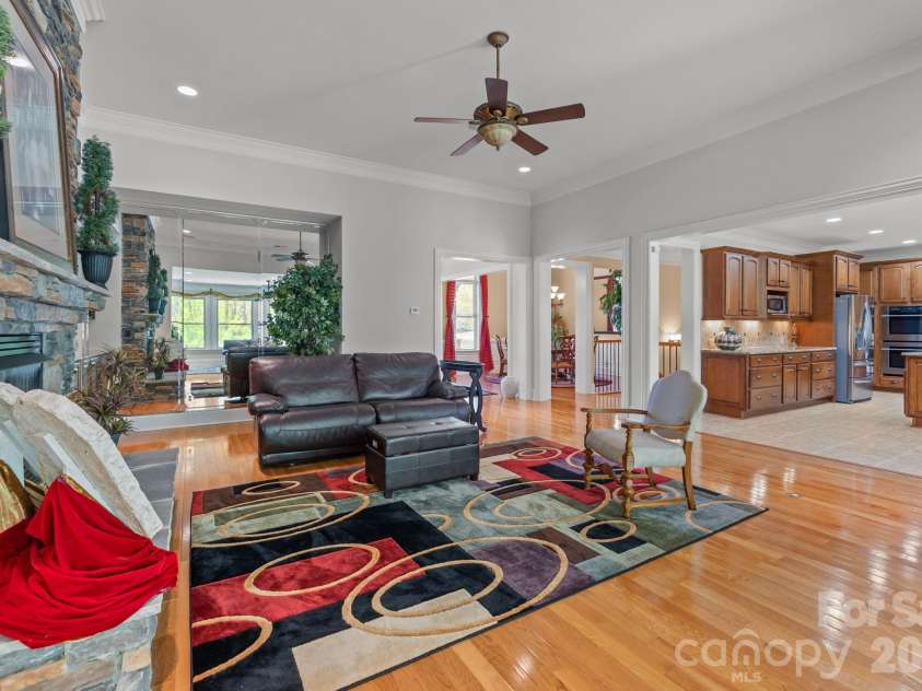 13249 Belle Grove Manor Lane, Matthews, NC 28105.  MLS# CAR4362893, YatesRealty ID 14975. 