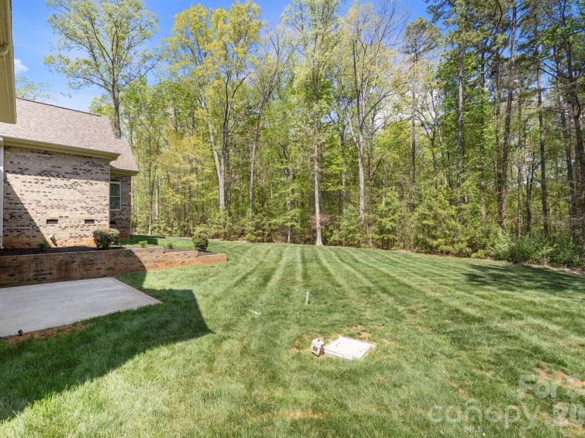 13249 Belle Grove Manor Lane, Matthews, NC 28105.  MLS# CAR4362893, YatesRealty ID 14975. Back yard