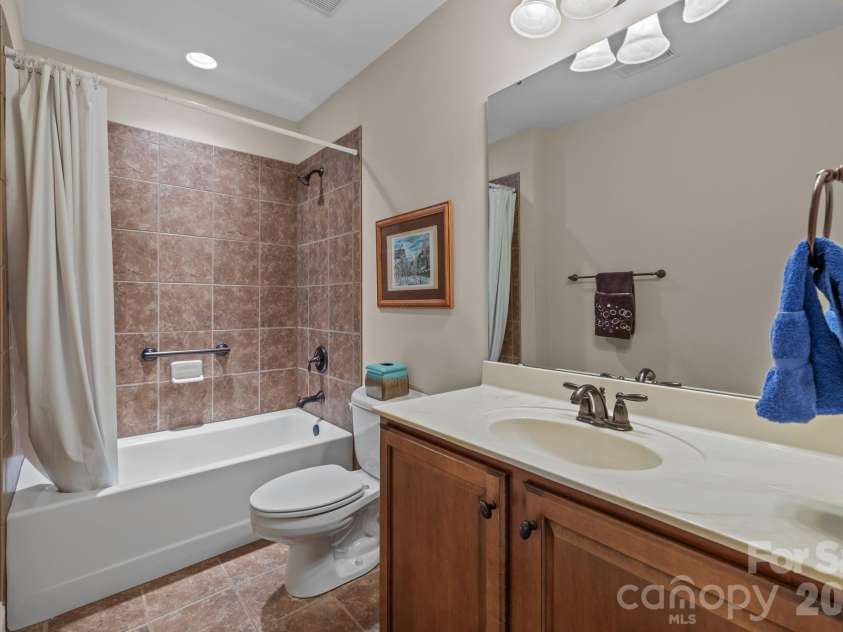 13249 Belle Grove Manor Lane, Matthews, NC 28105.  MLS# CAR4362893, YatesRealty ID 14975. Basement level full bath