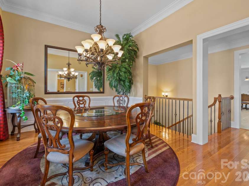 13249 Belle Grove Manor Lane, Matthews, NC 28105.  MLS# CAR4362893, YatesRealty ID 14975. Diningroom
