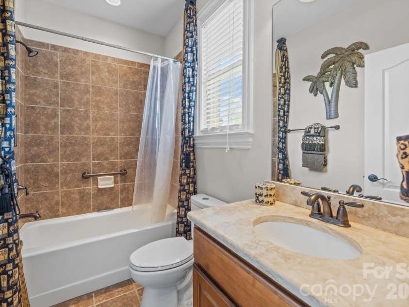 13249 Belle Grove Manor Lane, Matthews, NC 28105.  MLS# CAR4362893, YatesRealty ID 14975. Full bath en suite B/R #1