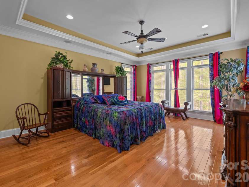 13249 Belle Grove Manor Lane, Matthews, NC 28105.  MLS# CAR4362893, YatesRealty ID 14975. Primary bedroom suite