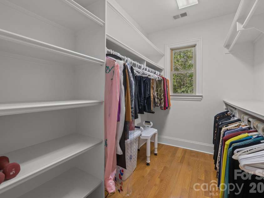 13249 Belle Grove Manor Lane, Matthews, NC 28105.  MLS# CAR4362893, YatesRealty ID 14975. Primary b/r closet #2