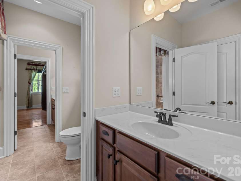 13249 Belle Grove Manor Lane, Matthews, NC 28105.  MLS# CAR4362893, YatesRealty ID 14975. Shared full bathroom between B/R #2 & B/R #3