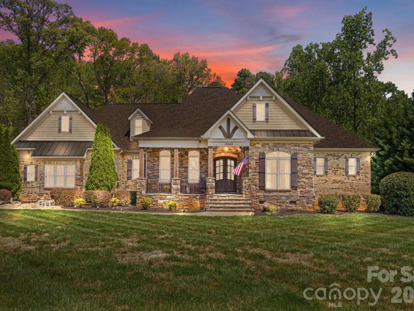 13249 Belle Grove Manor Lane, Matthews, NC 28105.  MLS# CAR4362893, YatesRealty ID 14975. Welcome Home