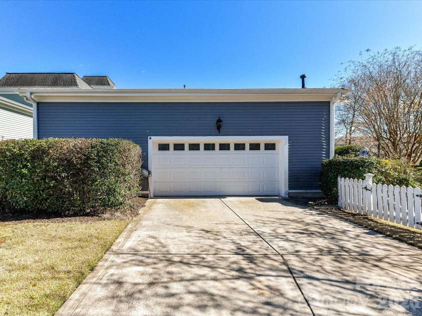 10030 TRIPLE OAK Road, Charlotte, NC 28277.  MLS# CAR4357193, YatesRealty ID 14976. 