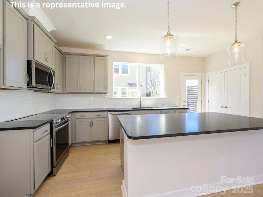 1104 Bismuth Lane, Charlotte, NC 28211.  MLS# CAR4263672, YatesRealty ID 14977. 